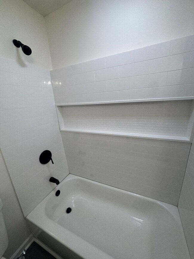 Foto del edificio - Fully Remodeled 3 Bed 2 bath