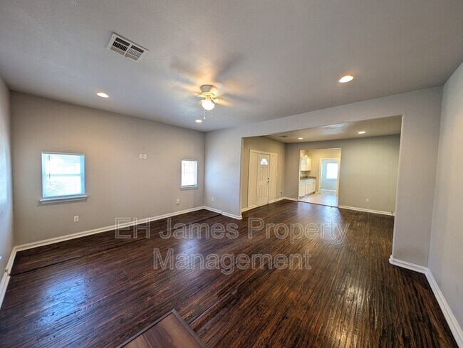 Building Photo - 2235 E 10th St