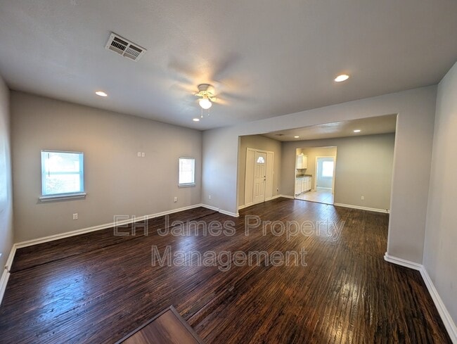 Foto del edificio - 2235 E 10th St