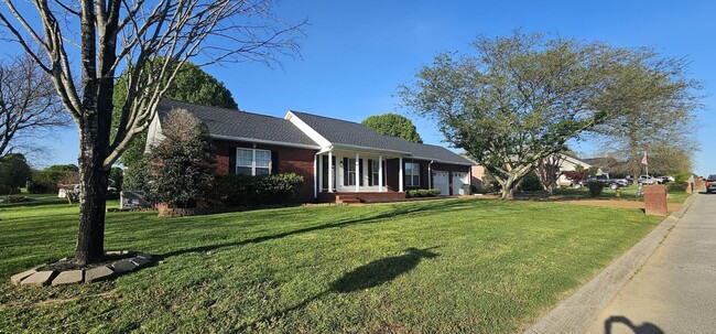 Foto del edificio - For Lease Gallatin TN One Level Home off 109