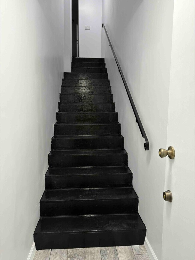 Building Photo - 903 New Depot St