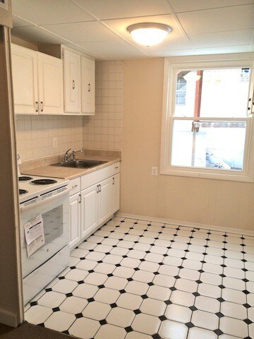 Building Photo - 632 47th St