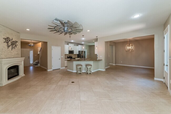 Building Photo - 4 Bed 2.5 Bath Gem In South Sarasota!!!