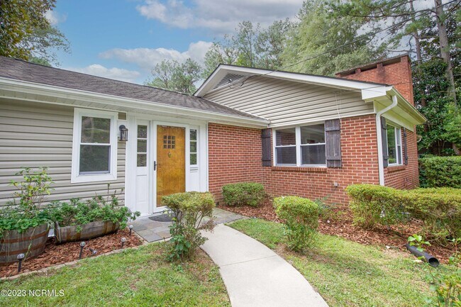 Building Photo - 455 S Ridge St