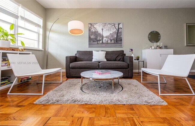 Building Photo - 350 S Shore Dr