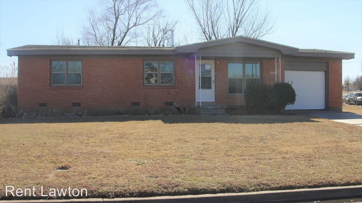 Foto principal - 3 br, 1 bath House - 4328 NW Santa Fe Ave.
