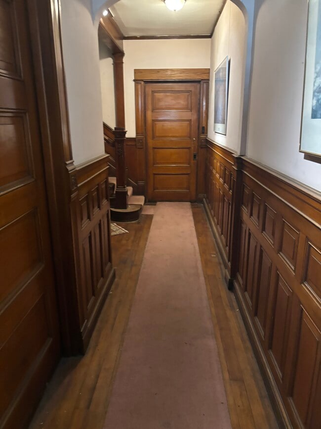 Front hallway - 1211 Buena Vista St