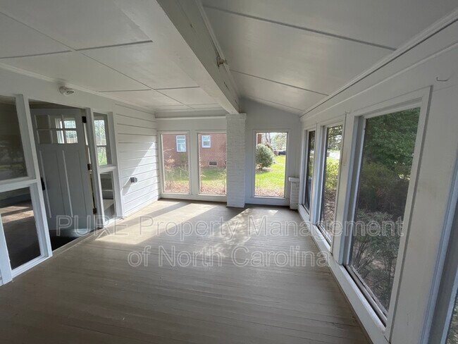 Foto del edificio - 610 W Graham St