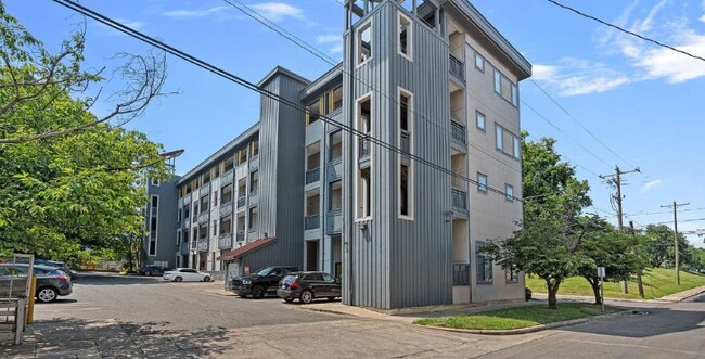 Foto del edificio - 532 W 10th St