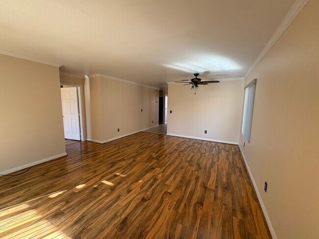 Foto del edificio - COMING SOON! 55 Community Condo no shared walls