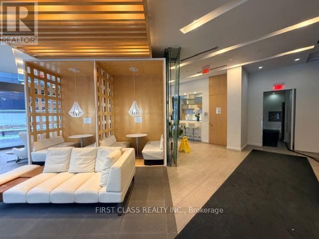 Building Photo - 45 Charles St E