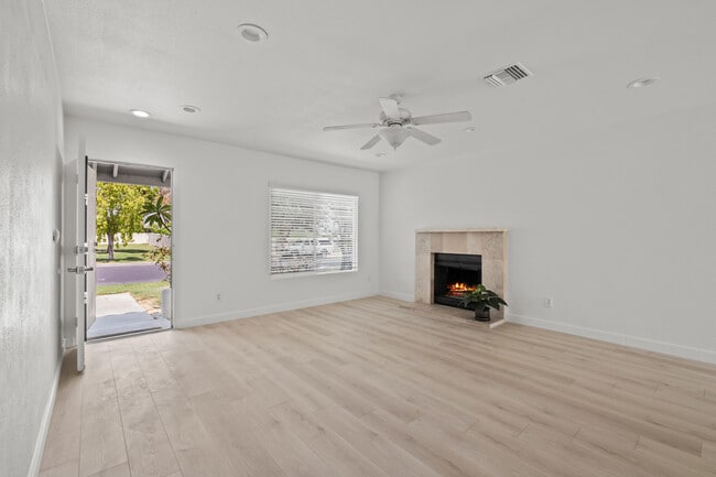 Building Photo - 75265 Vista Corona