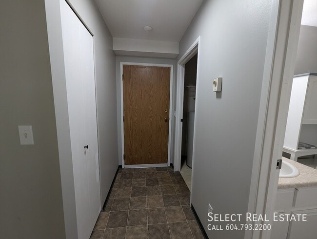 Photo du bâtiment - 45669 McIntosh Drive110