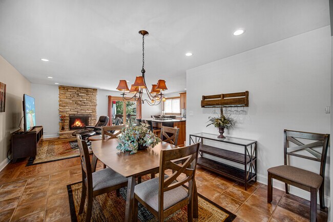 Foto del edificio - 1167 Longtree Ln