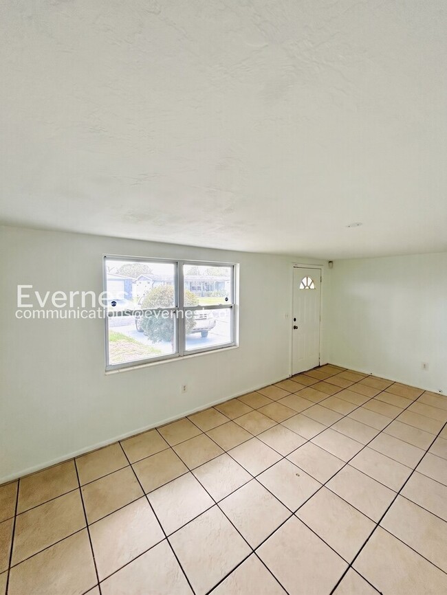 Building Photo - 3749 Beechwood Dr