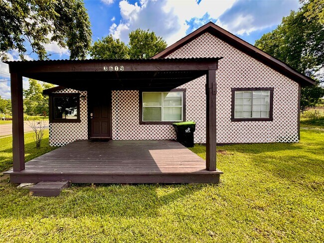 Foto del edificio - 3619 5th St