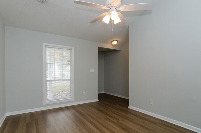 Foto del edificio - 818 Varsity Dr