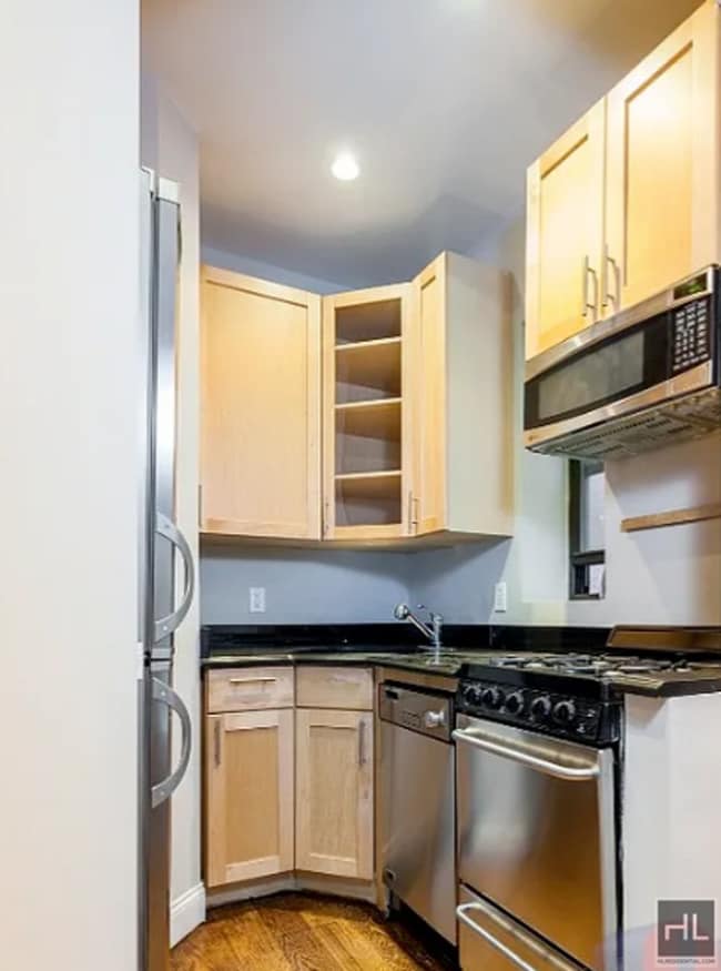 Foto del edificio - E 25TH ST.