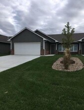Building Photo - 5519-5523 N Edwards Cir