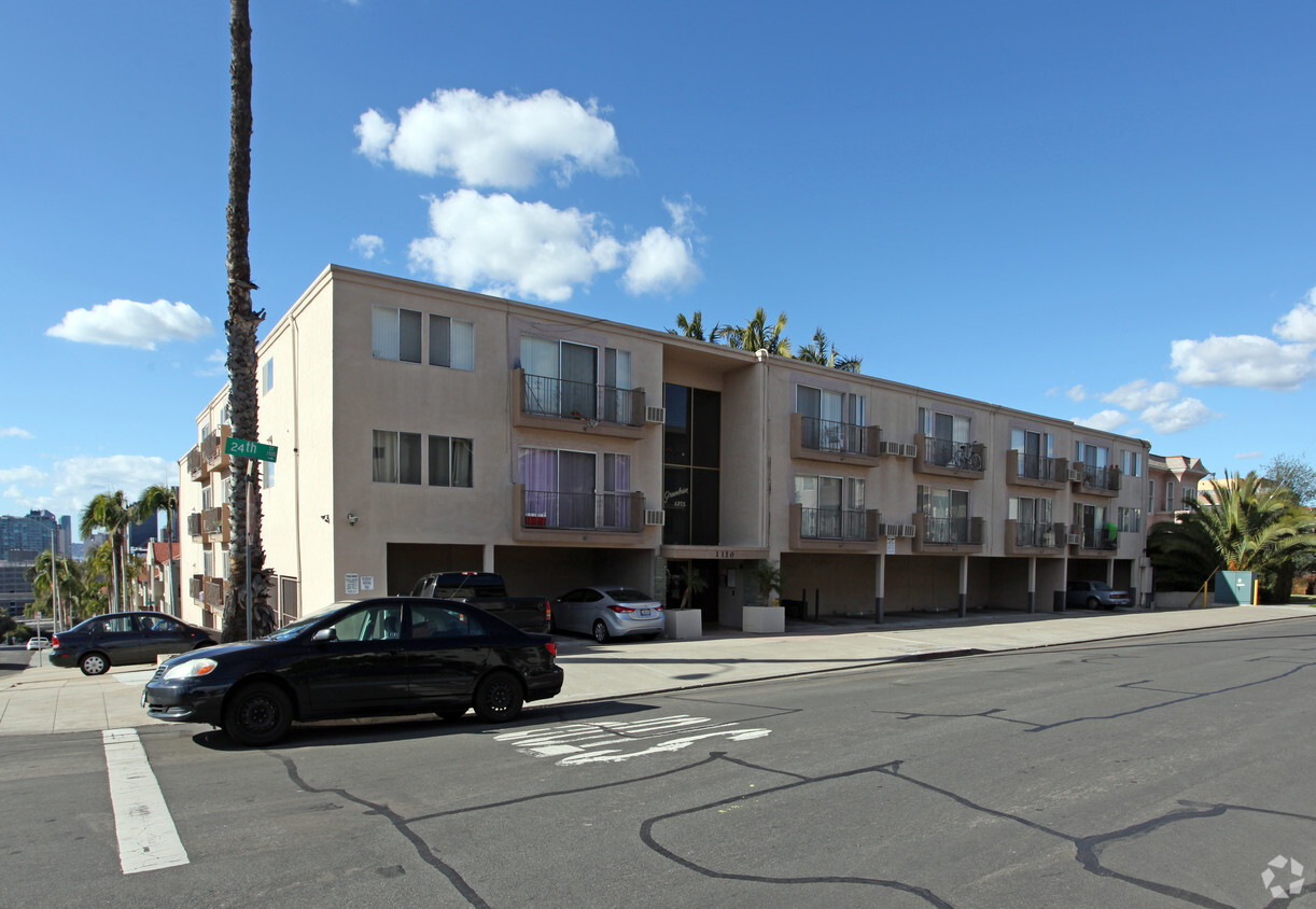 Building Photo - Greenbrier Apartments