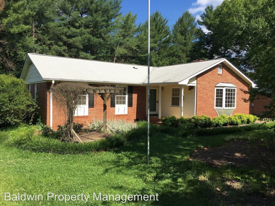 Foto principal - 3732 Vandalia Dr