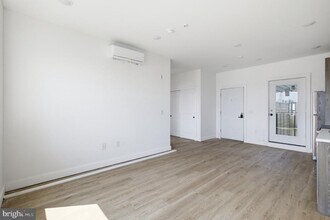 Building Photo - 613 Brooklyn St