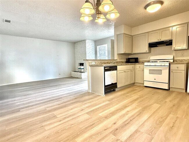 Foto del edificio - 302 Hedgewood Dr