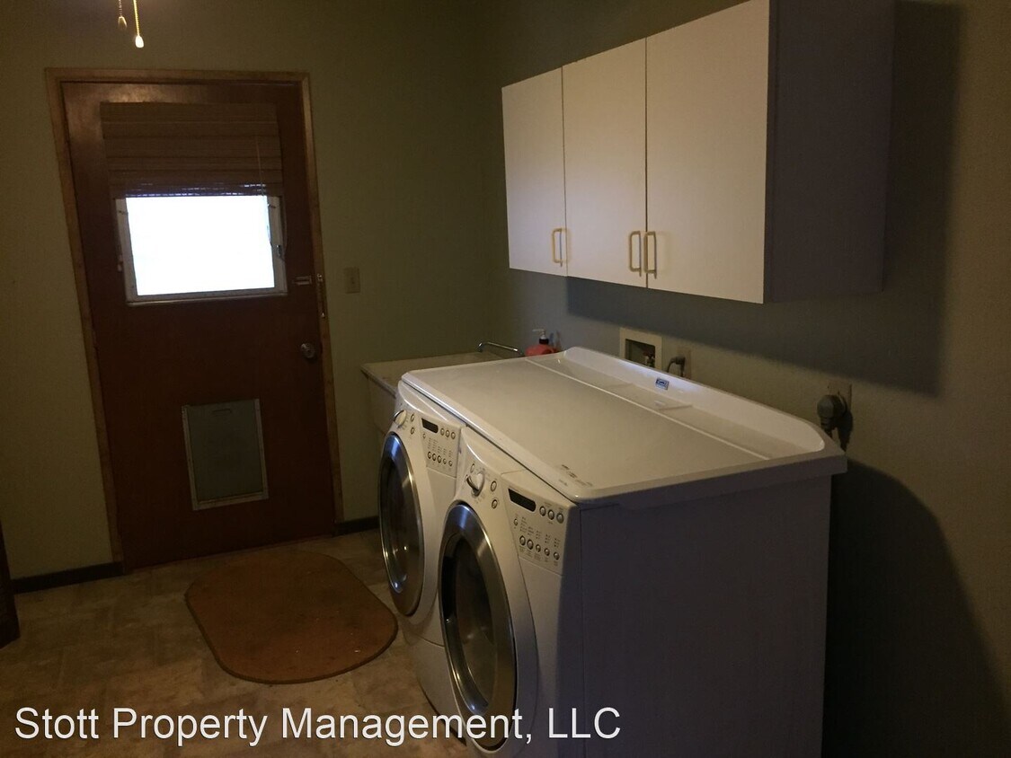 Primary Photo - 44-124-124 Bayview Haven Pl