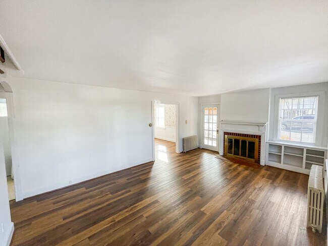 Foto del edificio - LOCATION LOCATION LOCATION!!! 3 Bedroom/ 2...