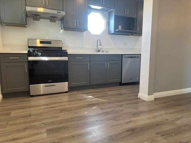 Foto del edificio - 21116 Denker Ave