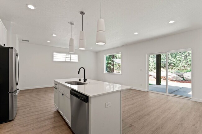 Building Photo - 1219 Radio Ln