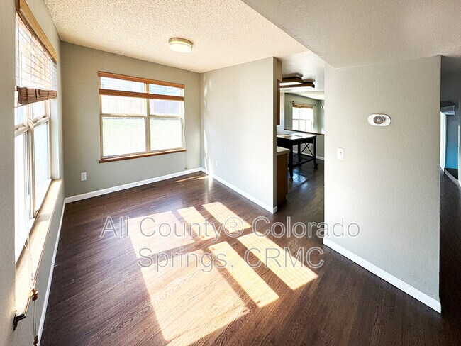 Foto del edificio - 1437 Grass Valley Dr