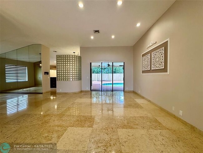 Foto del edificio - 8656 NW 43rd Ct