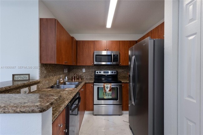 Building Photo - 1009 SW 144th Ave