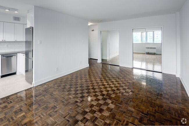 Bachelor, 1 BA - 447 SF - Isabella