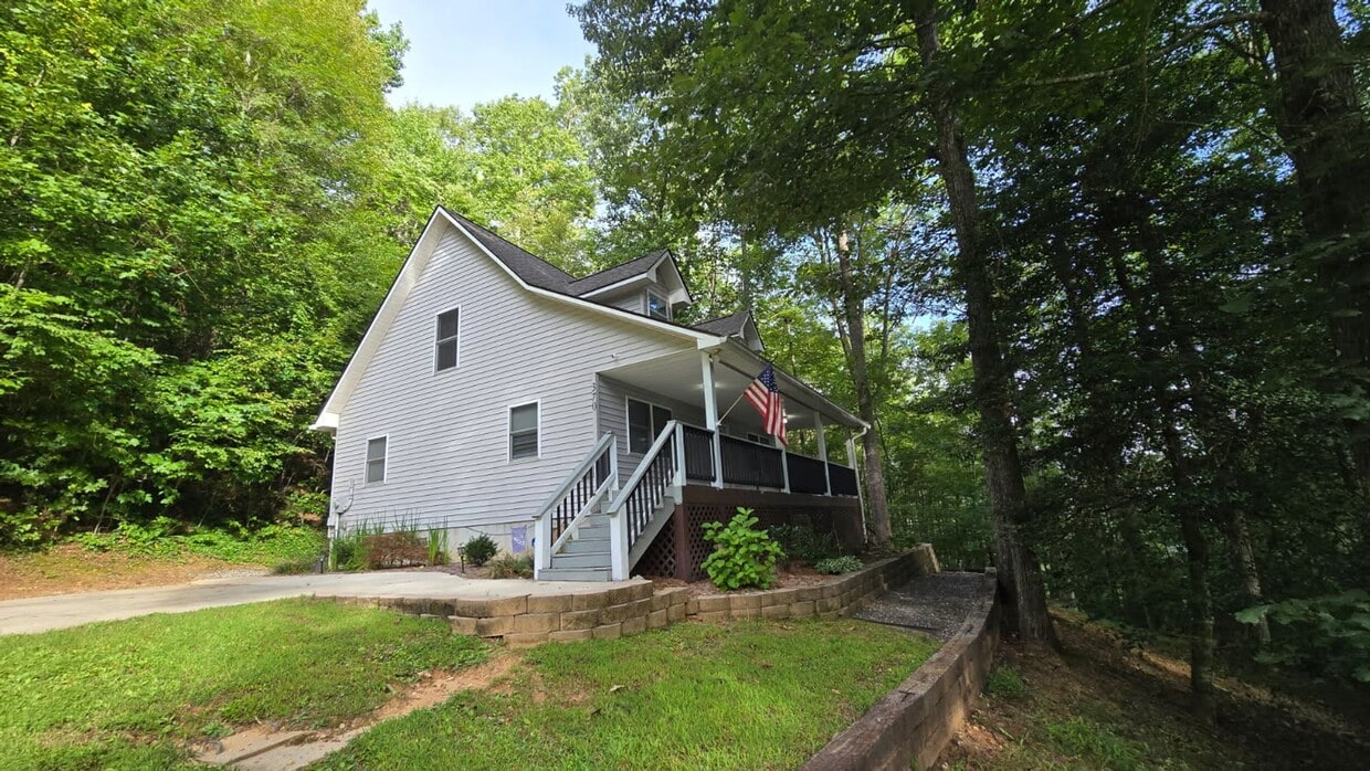 Primary Photo - 3 Bedroom 2 Bathroom home for rent