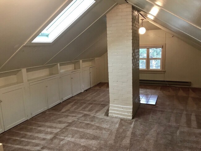 Foto del edificio - Large studio duplex at E. 16th & Hilyard w...