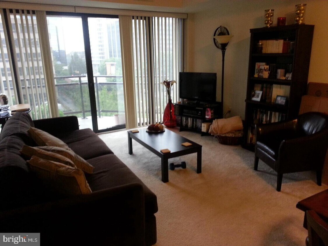 Primary Photo - 1530 Key Blvd