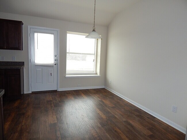 Foto del edificio - Stylish 4-Bedroom Home with Energy-Efficie...