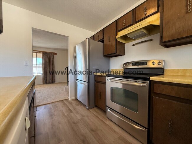Building Photo - Three Bedroom Multi Level Home