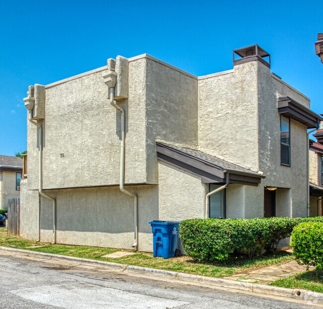 Building Photo - 711 Harbour Town Dr