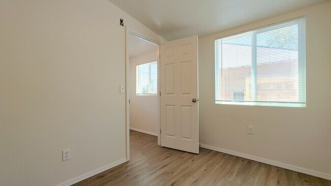 Foto del edificio - Newly Remodeled 2 Bedroom, 1 Bath!