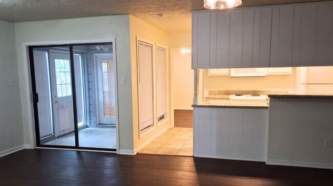 Foto del edificio - 629 W Ridge Dr