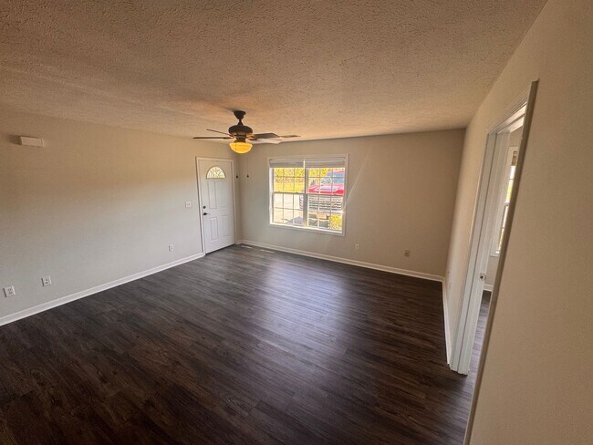 Foto del edificio - Williams Rd. Apartments