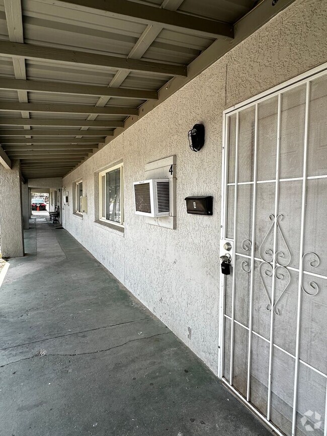 Building Photo - 14005 N Palm St