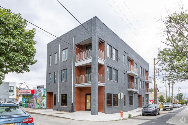 Building Photo - 700-708 N Marshall St