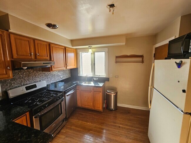 Foto del edificio - 902 Jeannette St