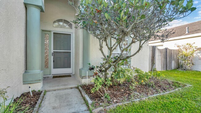 Foto del edificio - Spacious 3BR/2.5BA two story home with 2 c...