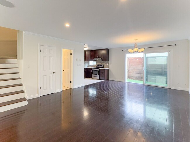 Building Photo - Controlled Access Complex | Townhouse 3BD/...