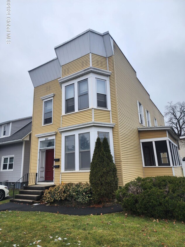 Primary Photo - 2311 12th Ave